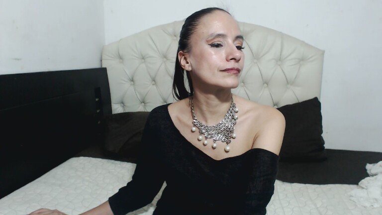 SiilvyGreco's Streamate show and profile