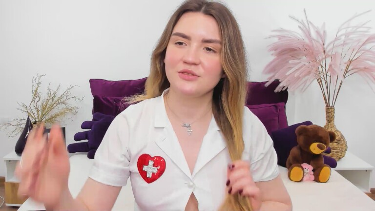 Reneswee's Streamate show and profile