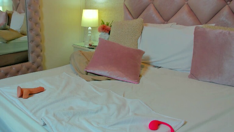 Samantha_Roux's Streamate show and profile