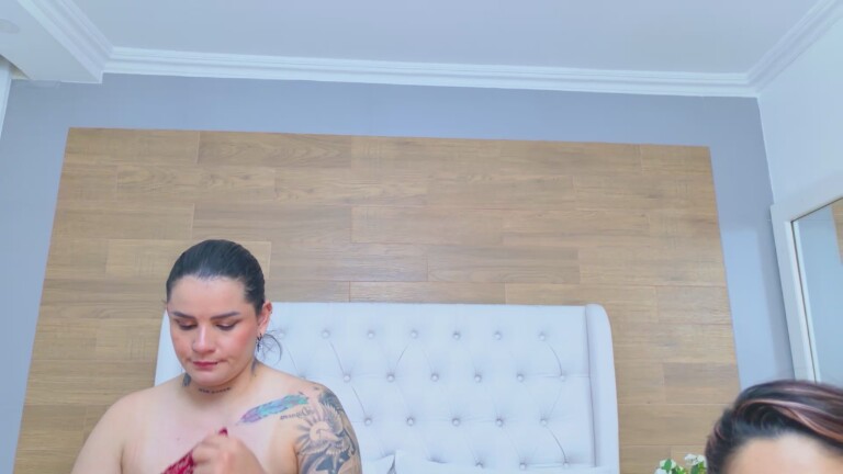 MaraAndSaray's Streamate show and profile