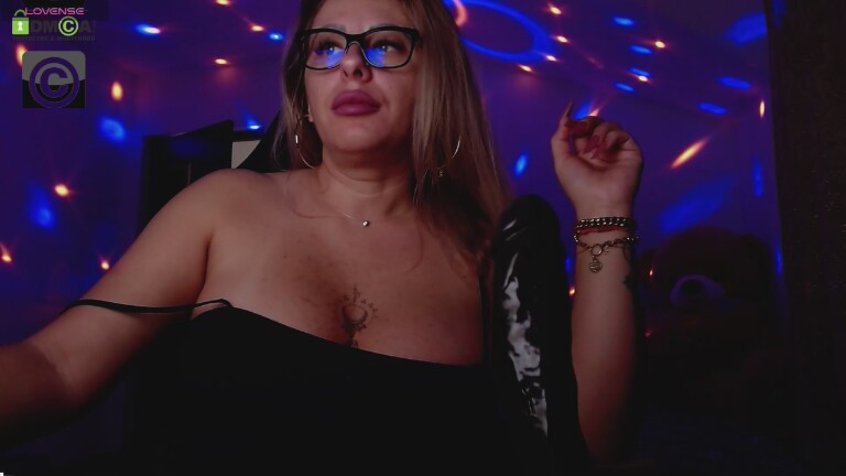 SonyaDevon's Streamate show and profile