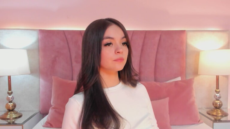 EmmaWeest's Streamate show and profile