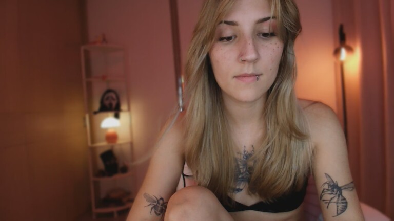 LindaSofiaa's Streamate show and profile