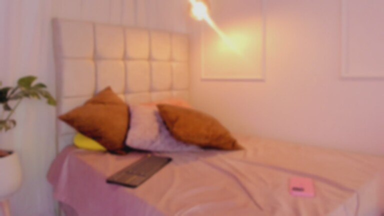 Crystal_W's Streamate show and profile