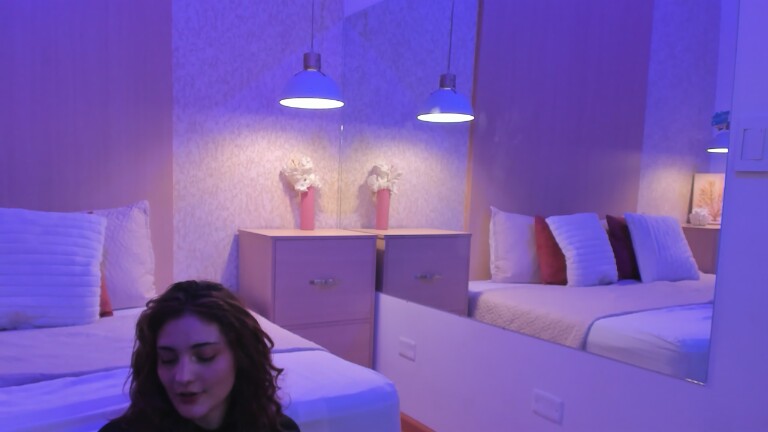 Aly_Brownn's Streamate show and profile