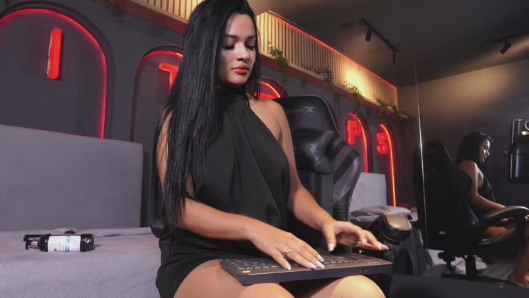 BratzLuxy's Streamate show and profile