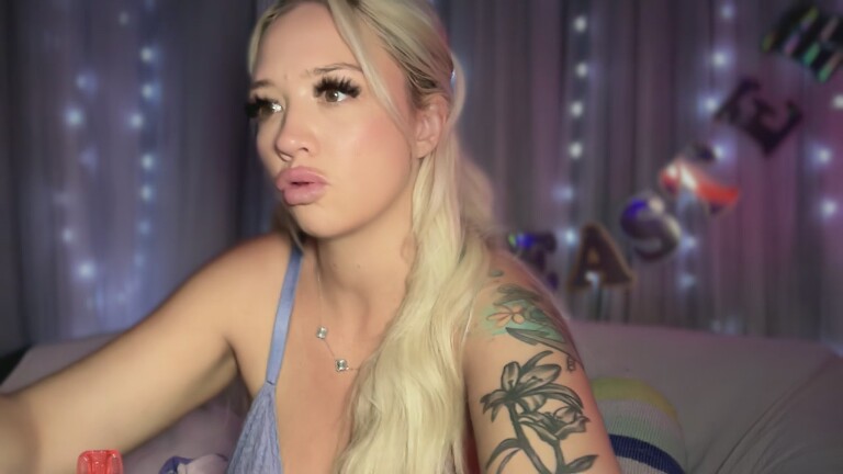 Sabrina_xx's Streamate show and profile