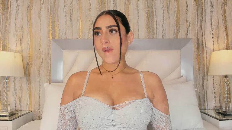 Sara_Hanniston's Streamate show and profile