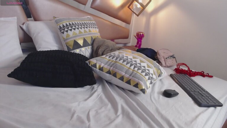 LUNASWEET_VC's Streamate show and profile