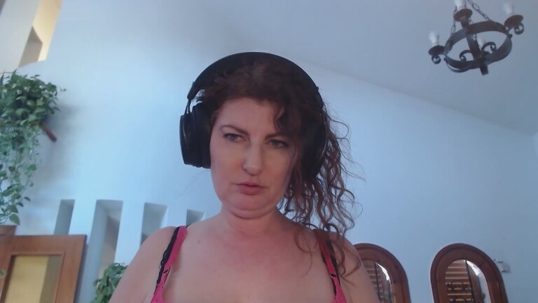 SabrinaDeep's Streamate show and profile