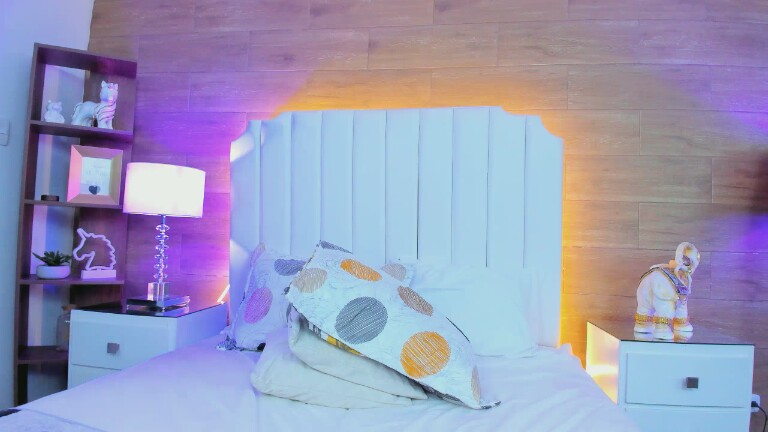 KendalFoxxx's Streamate show and profile