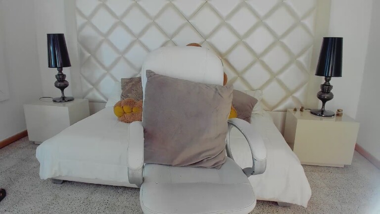 mia_sweetie's Streamate show and profile