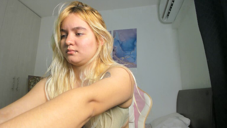 SkyLumen's Streamate show and profile