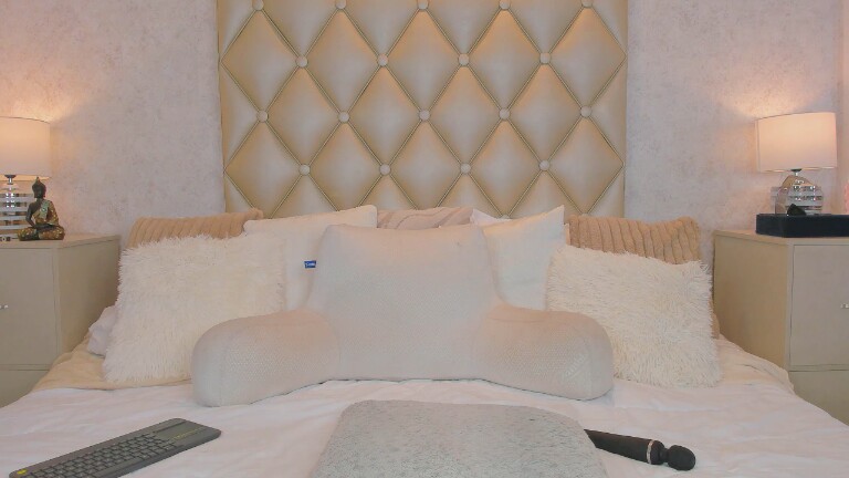 MiaaCaastro's Streamate show and profile