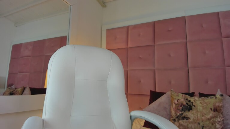 hollyBrisstol90's Streamate show and profile