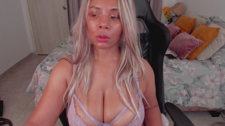 sofhylorenscum29's Streamate show and profile