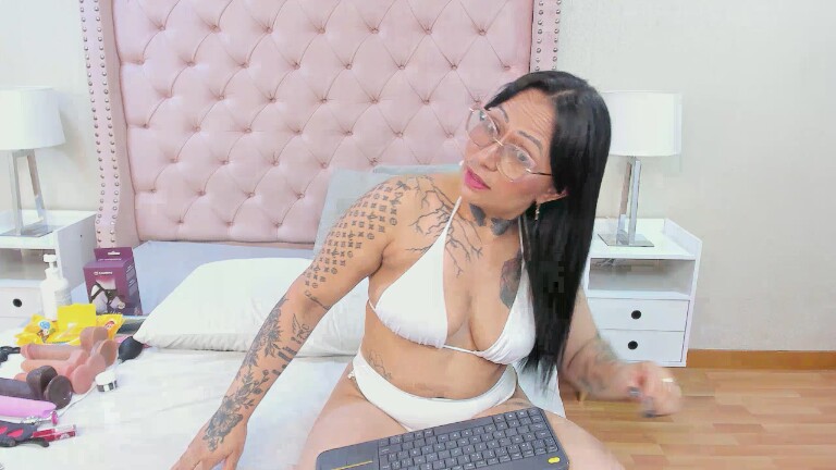 AntonelaMilf's Streamate show and profile