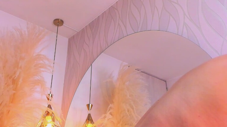 SaraDiesss's Streamate show and profile