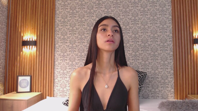 Charlotte_18's Streamate show and profile