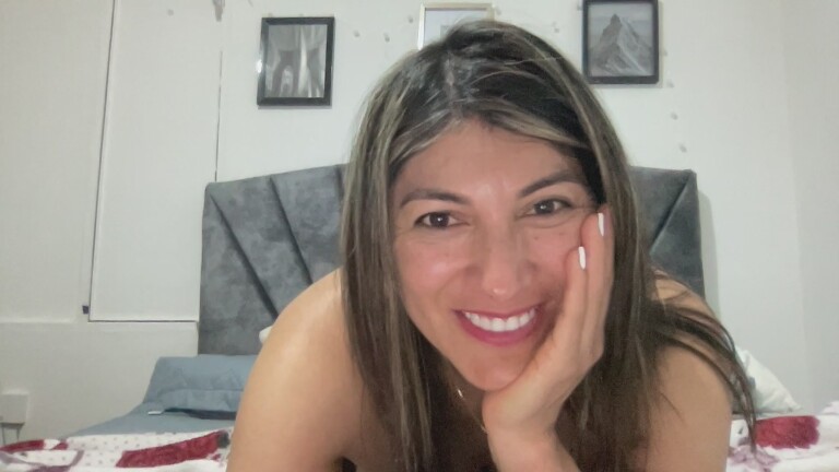 Lunabeya's Streamate show and profile