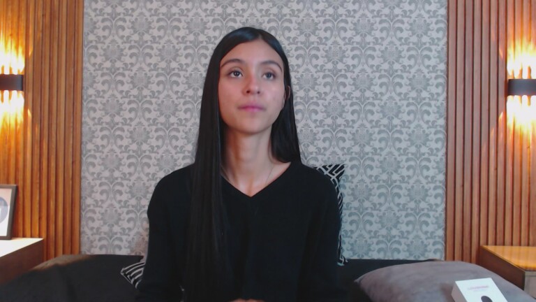 Charlotte_18's Streamate show and profile