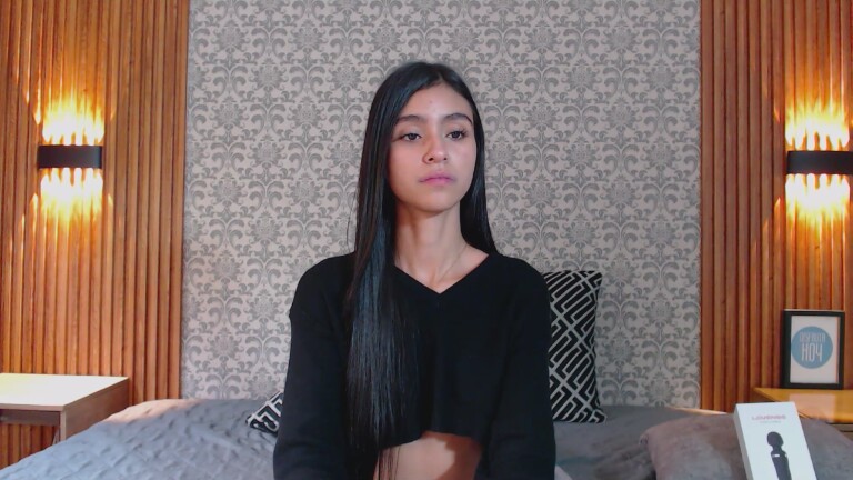 Charlotte_18's Streamate show and profile