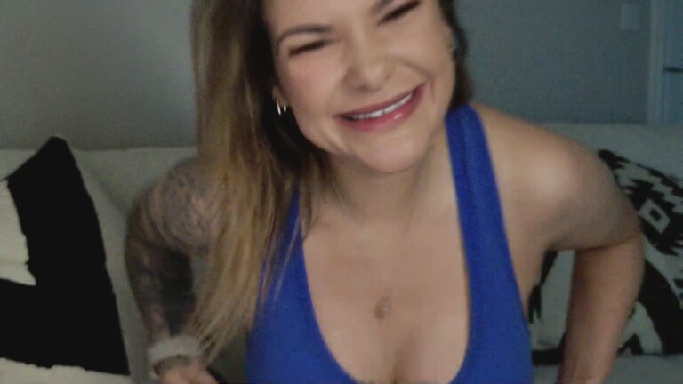 NaughtyMilfNextDoor's Streamate show and profile