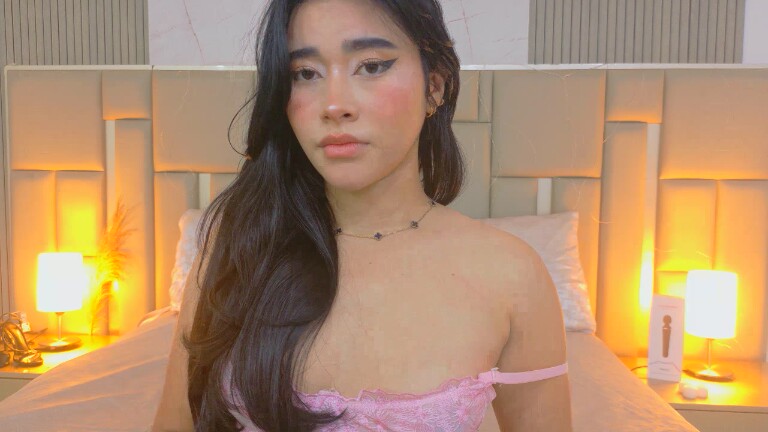 RoxyLyne's Streamate show and profile