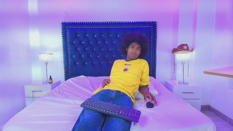 Crystalxx69's Streamate show and profile