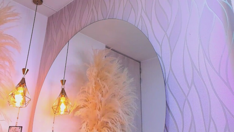 SaraDiesss's Streamate show and profile