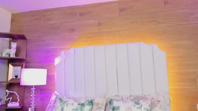 AriaSwan's Streamate show and profile