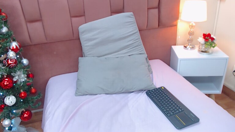 Nina_Bliss's Streamate show and profile