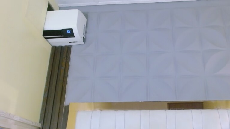 AnnieCarries's Streamate show and profile